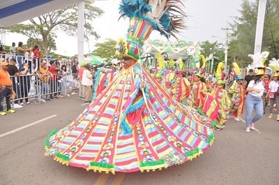 Concurrido y vistoso cierre del Carnaval de Santiago 2022