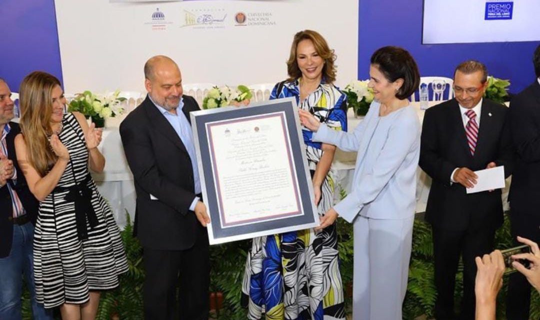 Pablo Gómez Borbón gana Premio Nacional Feria del Libro Eduardo León Jimenes 2022