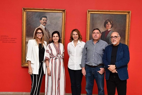 Centro León recibe a ministra de Cultura