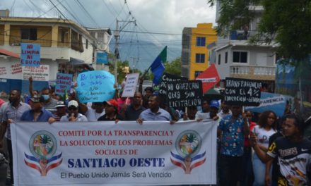 Marchan en Cienfuegos por la transparencia, piden auditor al ayuntamiento de Santiago Oeste