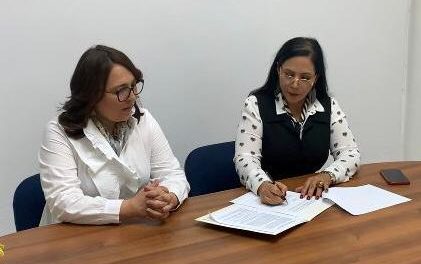 ACROARTE renueva acuerdo de asesoría migratoria gratuita para sus miembros