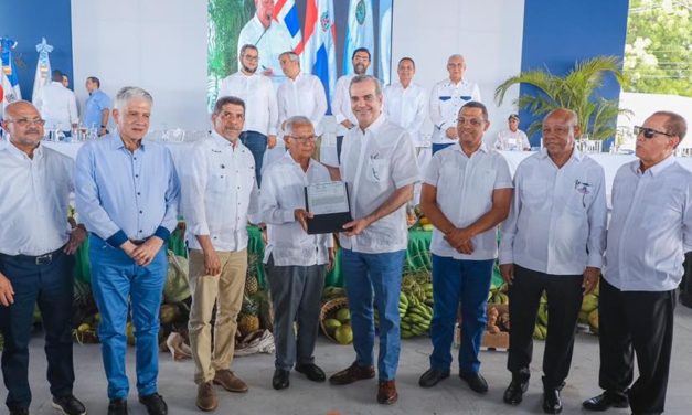 Presidente Abinader entrega obras e inicia otras