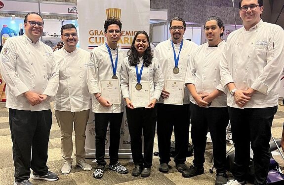 Estudiantes gastronomía PUCMM ganan oro en premio culinario