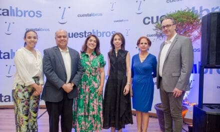 Cuesta Libros fomenta la cultura con foro Aída Cartagena Portalatín