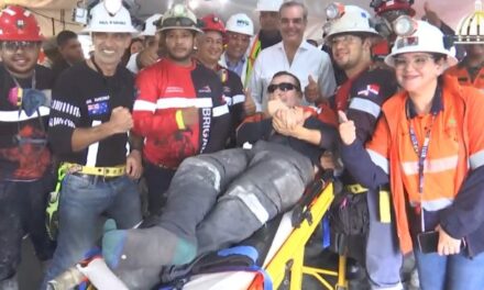 Rescatan mineros atrapados por diez días en Cerro Maimón