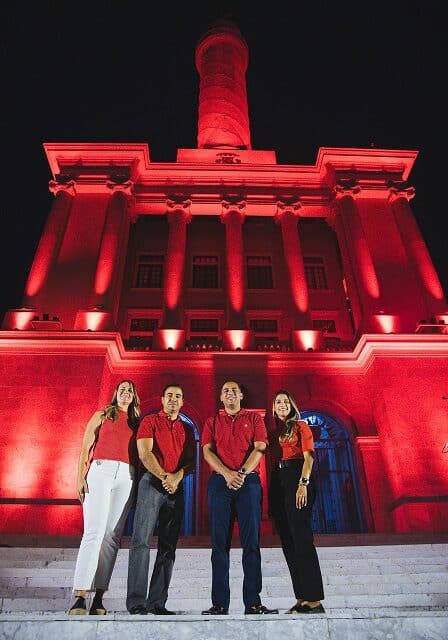 Monumento se ilumina de rojo en conmemoración día Mundial del Corazón