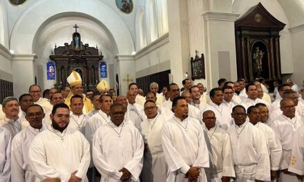 Arquidiócesis de Santiago consagra 45 presidentes de asamblea