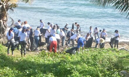 Instituciones de Puerto Plata reafirman compromiso de preservar medio ambiente con limpieza de costas