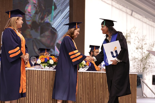 UAPA gradúa 1,149 profesionales de grado y postgrado