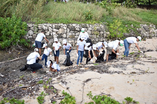 INFOTEP retira desechos de dos kilómetros de playa del malecón de Puerto Plata