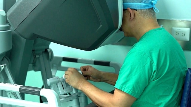 SAMADI-HOMS estrena moderno robot quirúrgico Da Vinci Xi