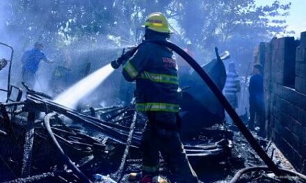 Fuego destruye ocho casas y una gomería en Nueva York Chiquito