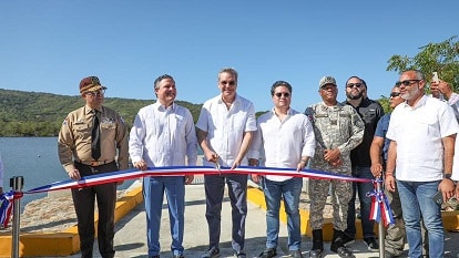 Presidente inaugura muelles de pescadores y veleros en Bahía de Luperón