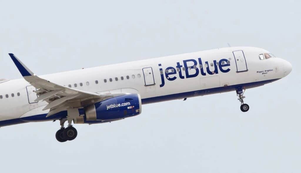 Vuelo de Jet Blue que salió desde Santiago aterrizó en AILA por falla mecánica