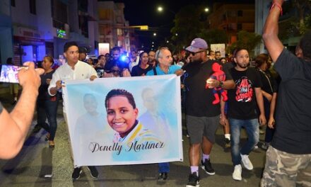 Protestan por segunda noche por muerte niño a mano agente PN