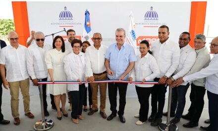 Abinader inaugura carreteras, 120 apartamentos en Santiago y Moca