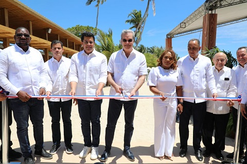 Inauguran reconstrucción plazas de vendedores en playa Guayacanes