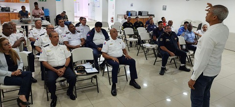 Edenorte capacita bomberos sobre manejo de accidentes eléctricos