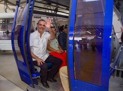 Presidente inaugura teleférico en Los Alcarrizos