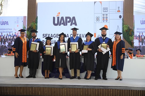 UAPA celebra su graduación 68