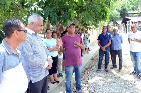 Alcaldía Santiago hizo entrega de aceras y contenes en Cruz Gorda, y Los Laureles de Gurabo