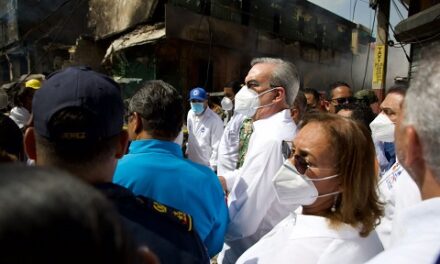 Presidente asegura apoyo del Gobierno a familias afectadas por explosión en San Cristóbal