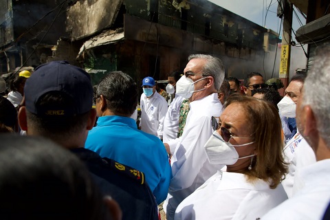 Presidente asegura apoyo del Gobierno a familias afectadas por explosión en San Cristóbal