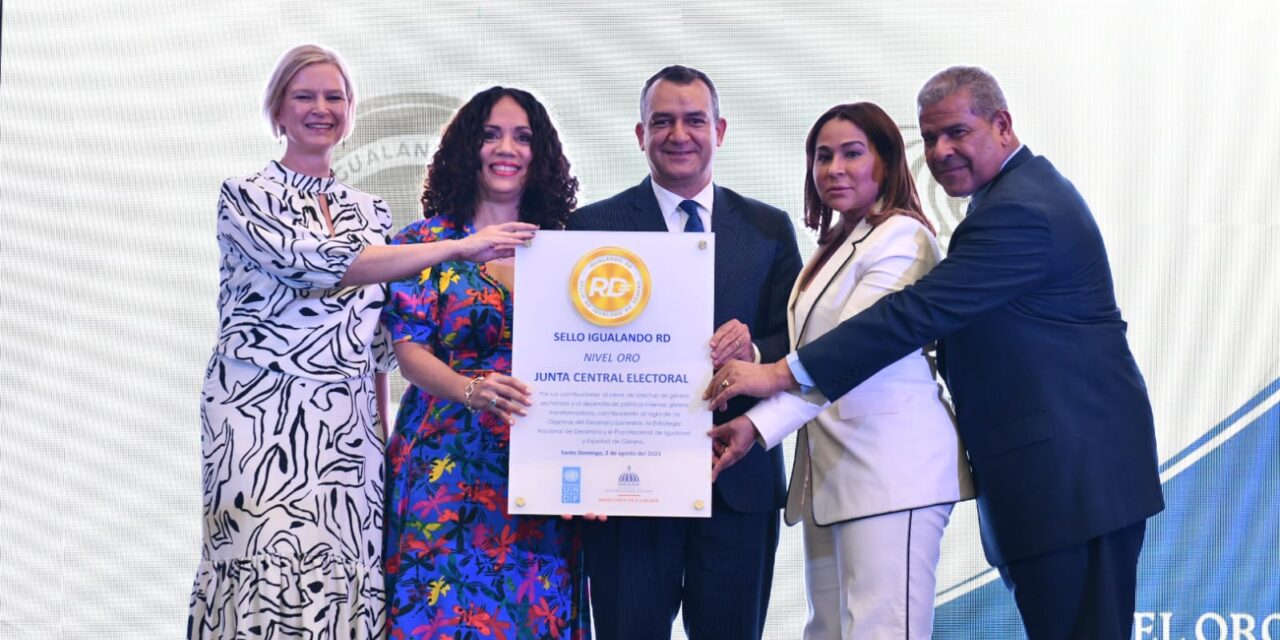 JCE recibe categoría oro en el “Sello Igualando RD”