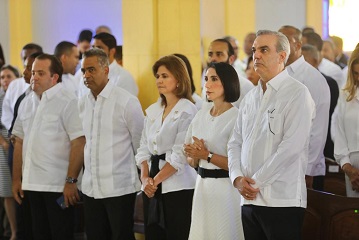Presidente participa de eucaristía en memoria fallecidos en San Cristóbal