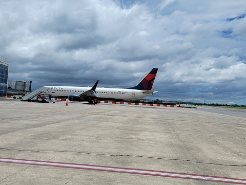 Aeropuertos inician operaciones tras cierre por tormenta Franklin