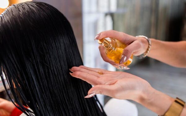 Hair oiling: beneficios del ritual de belleza ancestral