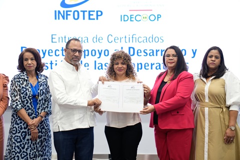INFOTEP e IDECOOP certifican a 800 socios y directivos de cooperativas