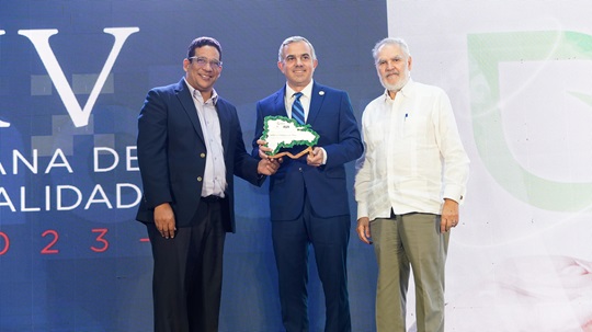 DGCP y Medio Ambiente premian a instituciones por compras verdes