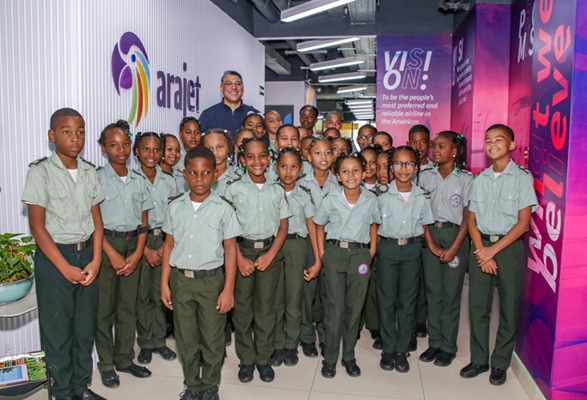Arajet incentiva a niños con “Piloto por un día”