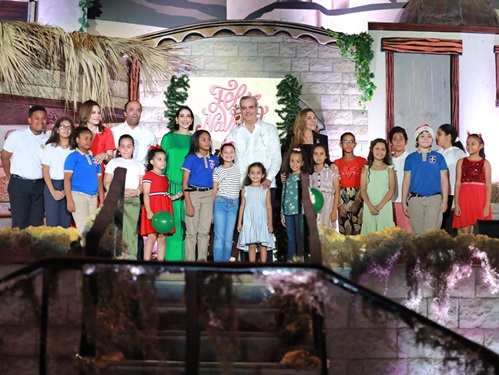 Presidente inaugura Villa Navidad para el disfrute y unión familiar