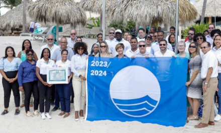 Playa La Laguna Dominicus recibe certificación Bandera Azul