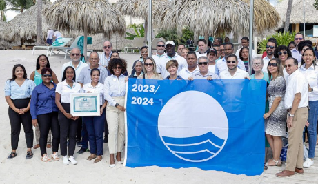 Playa La Laguna Dominicus recibe certificación Bandera Azul