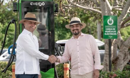 Evergo y Grupo Piñero inauguran estación de carga rápida en Playa Nueva Romana
