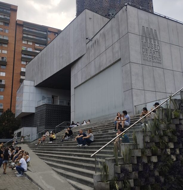 Crónicas monumentales: Las luces de Medellín, 2 de 2 