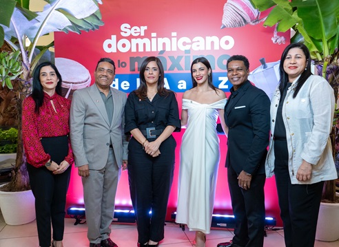 Jumbo presenta libro «Colecciones de palabras y expresiones del dominicano»