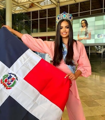 María Victoria Bayo parte rumbo al Miss World
