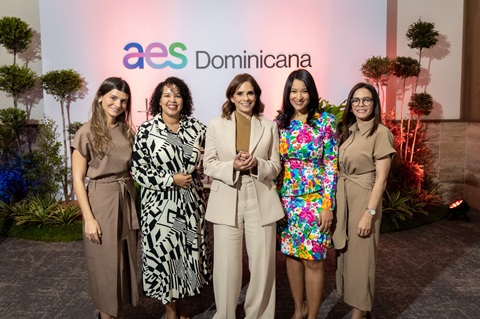 AES dominicana es el mejor lugar para que las mujeres trabajen en RD