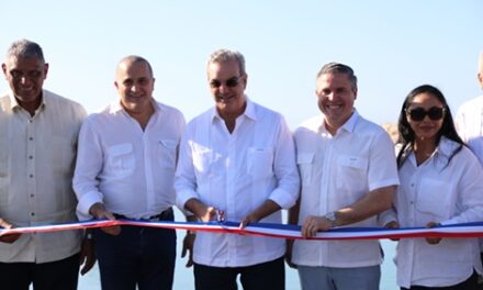 Presidente inaugura muelles pesqueros de Río San Juan y Cabrera