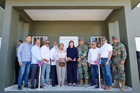 Peña inaugura destacamento militar y supervisa reconstrucción de factoría federación agraria en Yuna