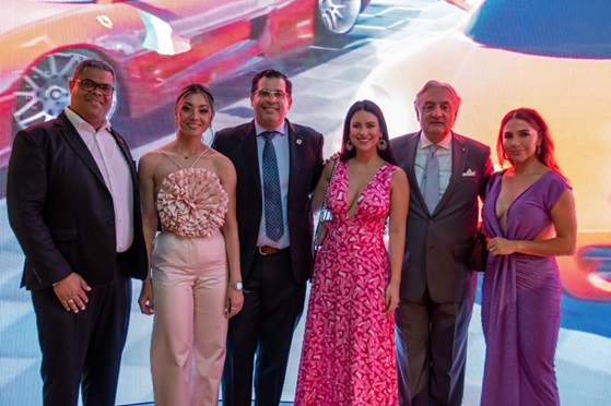 Scudería Dominicana presentó el nuevo Ferrari Purosangue