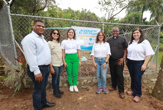 Nature Power Foundation y Banco BHD entregan acueductos a comunidades de El Limón y El Colorado