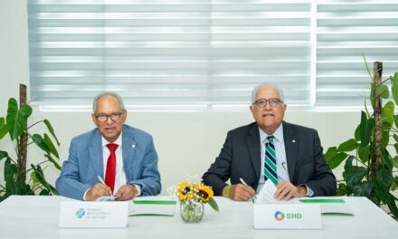 HOMS y BHD firman acuerdo de financiamiento para médicos