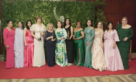 Premio Mujeres que Inspiran reconoce aportes y diversidad de cinco grandes profesionales