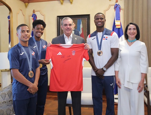 Presidente recibe medallistas olímpicos Marileidy Paulino, Yunior Alcántara y Cristian Pinales