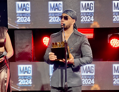 Reconocen trayectoria de Elvis Martínez en los Magazine Awards 2024